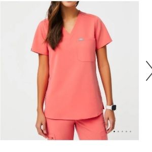 Figs women’s Catarina stub tops Coral color size M